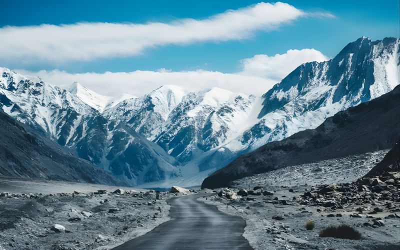 Jewel of the North: Kashmir Getaway